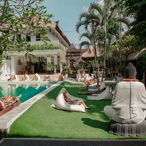 https://puri-garden-2.ubudhotelsnow.com